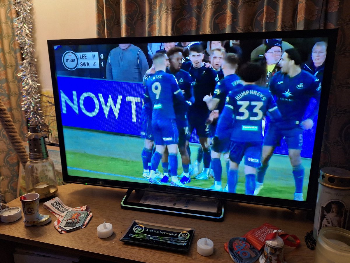 revdannyevans_b's tweet photo. Loved watching the Swans last night - well the first two minutes 🤣 https://t.co/kKxXcSuq6q