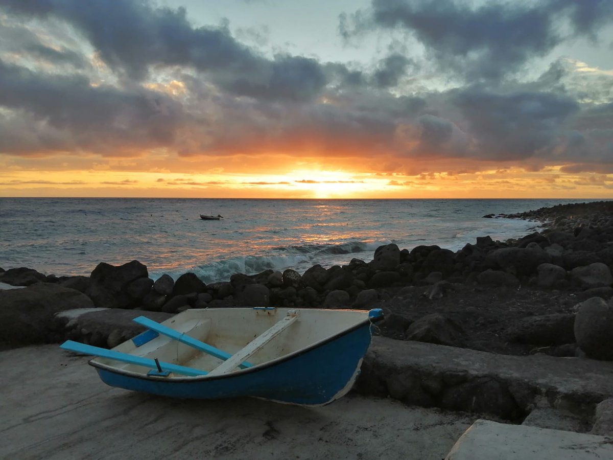 LaPalmaFilm's tweet photo. | LOCALIZACIONES ÚNICAS |
☀️ Para quienes ya echan de menos el sol, les dejamos algunos de los colores que crean los cielos de la Isla Bonita ⛰

📸 Carolina Hernández Hernández
📸 Mauro Castro
📸 Beatriz Pérez Fernández
📸 Claudia Marrero Calero
📸 Marta Rodríguez Mesa https://t.co/OLGF8RUwzE