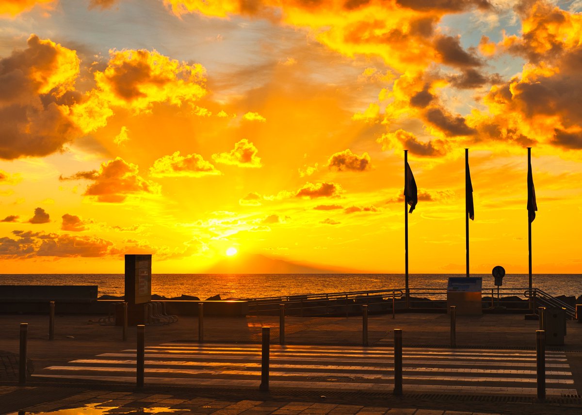 | LOCALIZACIONES ÚNICAS |
☀️ Para quienes ya echan de menos el sol, les dejamos algunos de los colores que crean los cielos de la Isla Bonita ⛰

📸 Carolina Hernández Hernández
📸 Mauro Castro
📸 Beatriz Pérez Fernández
📸 Claudia Marrero Calero
📸 Marta Rodríguez Mesa