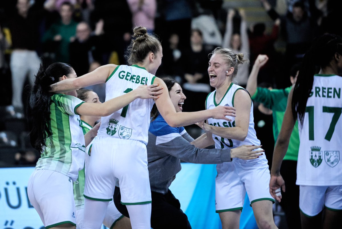 EuroLeagueWomen's tweet photo. THIS MOMENT. 🥹💚🤍

#EuroLeagueWomen https://t.co/myHwobx8Tm
