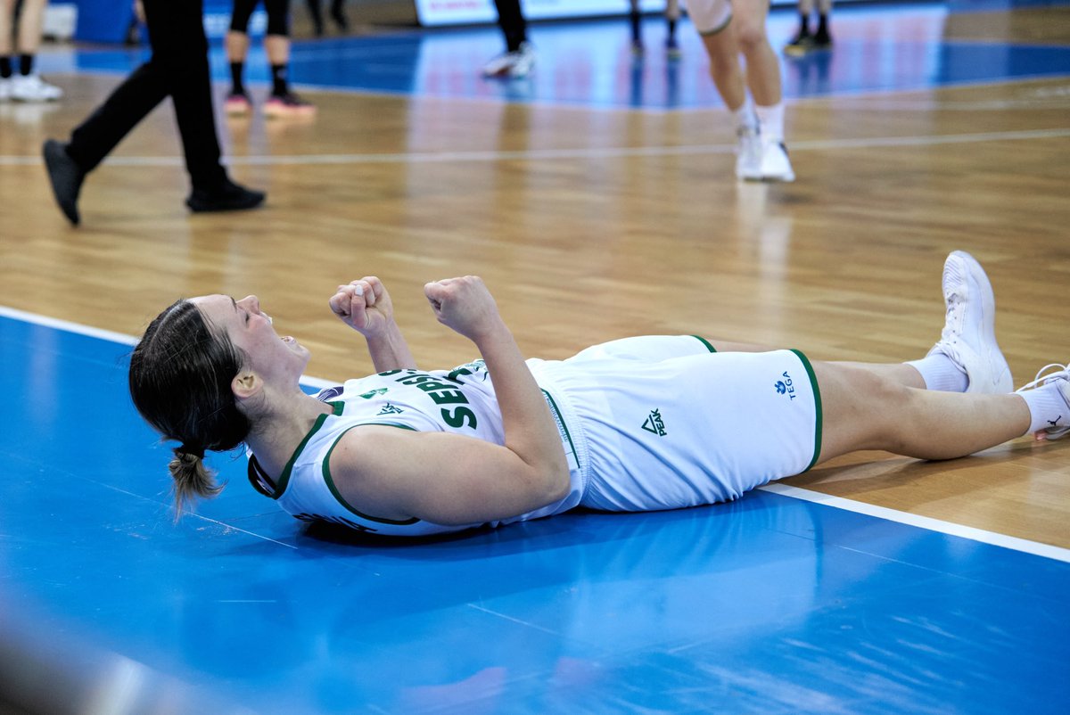 EuroLeagueWomen's tweet photo. THIS MOMENT. 🥹💚🤍

#EuroLeagueWomen https://t.co/myHwobx8Tm