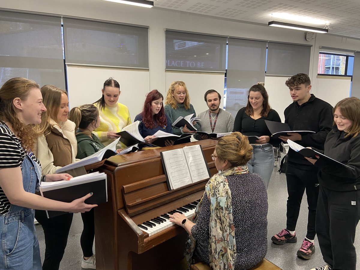 Musical Theatre students @_UoW perform swinging seasonal classics at Winchester Christmas Market by the cathedral on Wednesday 6 Dec at 1pm and the following evening at 7.30pm in Theatre Royal Atrium. To reserve a free place at theatre show visit t.ly/BIZ9W