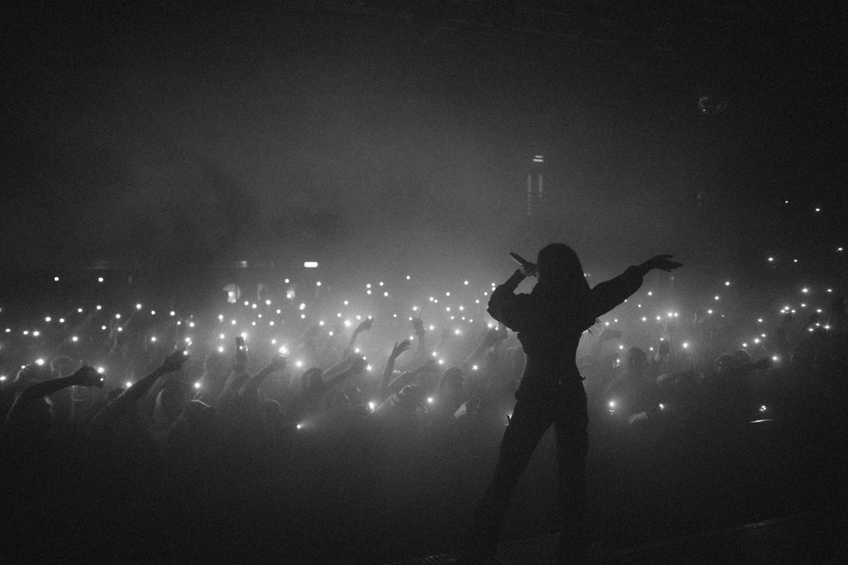 Chrissy Costanza tweet media