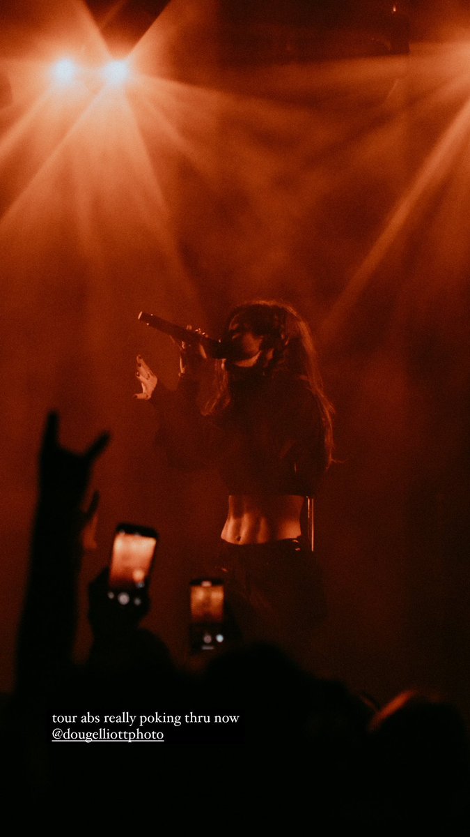 Chrissy Costanza tweet media