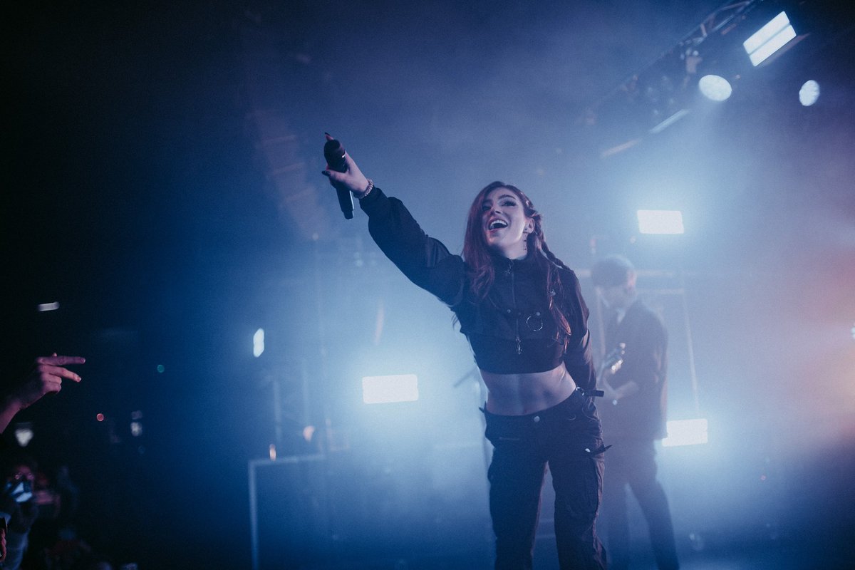 Chrissy Costanza tweet media