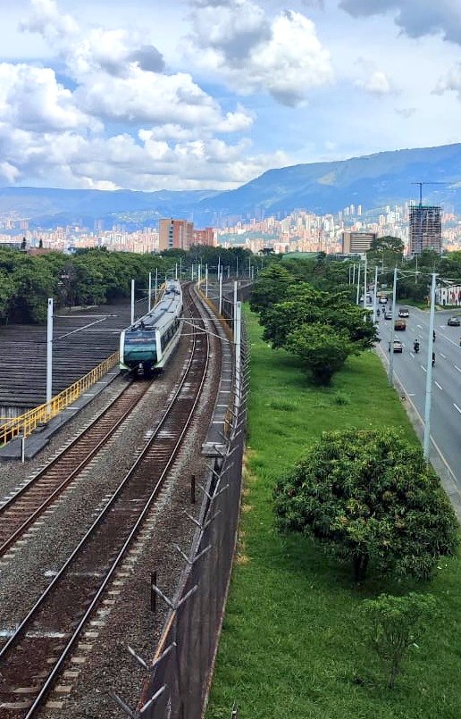 Aeropuerto Olaya Herrera, Medellín (@aeropuertoeoh) on Twitter photo #Metro28AñosCreciendoJuntos, movilizando sueños, uniendo motivaciones y conectando oportunidades, porque, al igual que ustedes, también creemos que el progreso solo se logra con apoyo y viajando con la compañía adecuada. ¡Felices 28, querido <a href="/metrodemedellin/">Metro de Medellín 💚 30 años #ALoMetro</a>! 💚
📸 <a href="/Carlosvg1986/">Carlos Vélez</a> #Metro28AñosCreciendoJuntos, movilizando sueños, uniendo motivaciones y conectando oportunidades, porque, al igual que ustedes, también creemos que el progreso solo se logra con apoyo y viajando con la compañía adecuada. ¡Felices 28, querido <a href="/metrodemedellin/">Metro de Medellín 💚 30 años #ALoMetro</a>! 💚
📸 <a href="/Carlosvg1986/">Carlos Vélez</a>