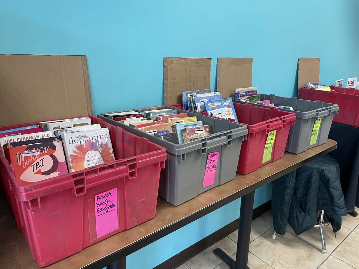 SnoIsleMariner's tweet photo. Our team is out in the community with our favorite thing: BOOKS! 📖
#books #snoislelibraries #teamwork https://t.co/N5QqyEOcfk