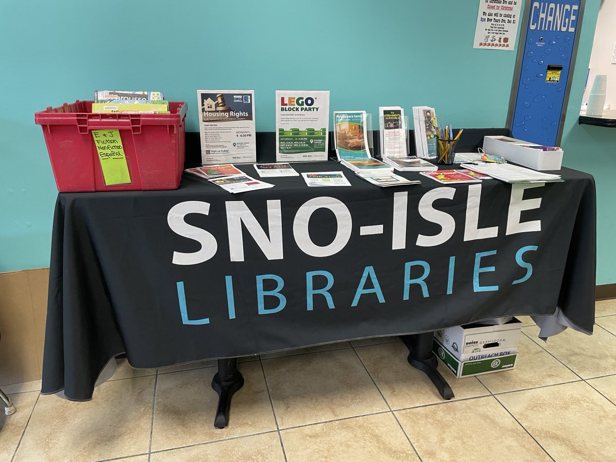 SnoIsleMariner's tweet photo. Our team is out in the community with our favorite thing: BOOKS! 📖
#books #snoislelibraries #teamwork https://t.co/N5QqyEOcfk