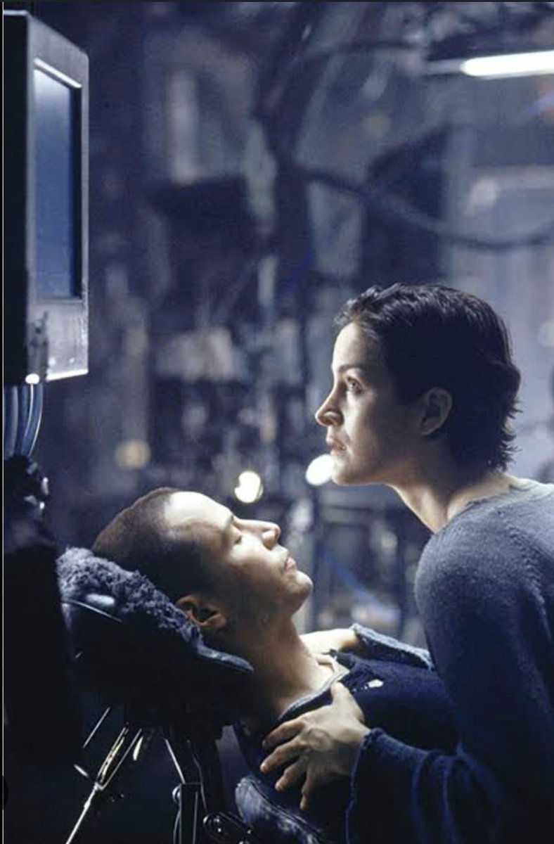 hayır şimdi o değil de... yeni yönetim seçimi kazanınca, futbolcuların beyinlerine bir çip taktırıp, nasıl top oynanır, #besiktas formasıyla nasıl mücadele edilir... yüklemeleri lazım