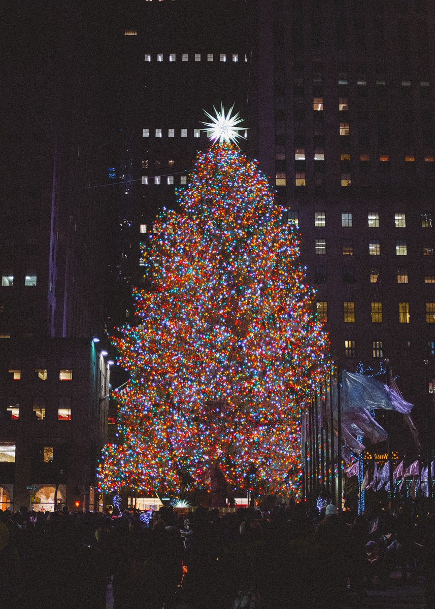 dumplingUS's tweet photo. The holiday season has arrived! Here are five of the best holiday *towns* in the US where it’s guaranteed to be all decked out🎄

🎁 Leavenworth, Washington
🎁 New York City
🎁 Woodstock, Vermont
🎁 North Pole, Alaska 
🎁 Solvang, California https://t.co/Wh2bZOb73Z