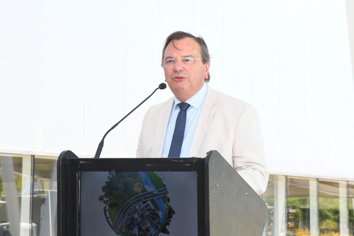 mtopuy's tweet photo. ➡️El Ministro @JLFalero expuso en la 2da edición de la Exposición de transporte y logística de Uruguay, en el marco de la #ExpoCarga, evento que reúne a actores vinculados a la movilidad eléctrica, digitalización y logística urbana, divulgando nuevas tendencias.

🗣️"Como ciudadanos uruguayos tenemos que realmente convencernos, como país y como actores protagonistas del sector privado de transporte, de que Uruguay tiene una oportunidad de desarrollo a nivel regional y mundial, con una salida y entrada al Mercosur hacia el mundo", expresó Falero.