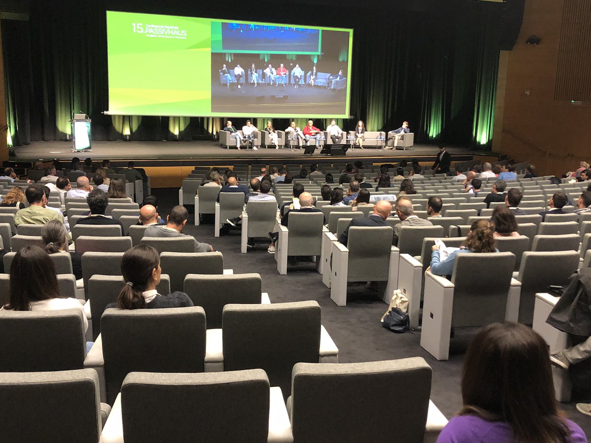 En el bloque Clima Mediterráneo de esta mañana en la #15ceph Xema Benlloch de <a href="/grupoLOBE/">Grupo LOBE</a> habla de las experiencias en varios edificios de vivienda colectiva que certificamos desde VAND. 
Monitorizaciones y estudios dinámicos son complementos perfectos a los cálculos Passivhaus!