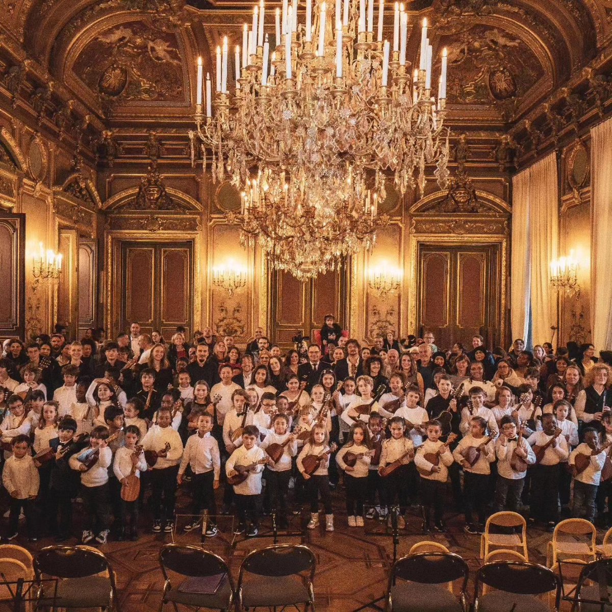 VBeer_Demander's tweet photo. Un moment très fort samedi dernier  lors de l’invitation de l’OMMM par Michaël Sibilleau, préfet délégué pour l’égalité des chances. 

Merci à Béatrice Simonet, erun grand bravo aux 70 enfants issus des 4 coins de Marseille pour leur prestation éblouissante ! 

@Prefet13 https://t.co/YXfwMfI37b