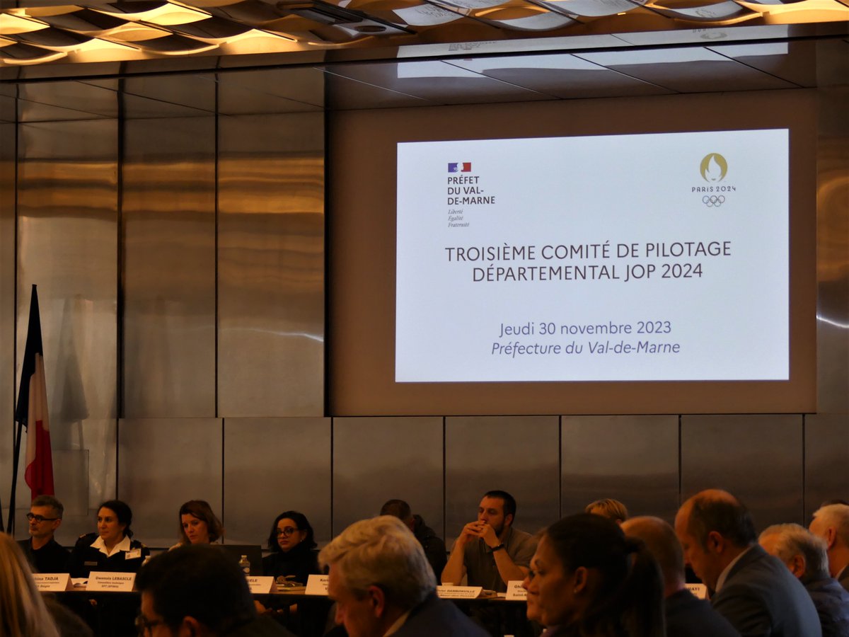 Prefet94's tweet image. #JO2024 | Sophie Thibault, @prefet94 préside en présence de @Ocapitanio94, président @valdemarne_94, COJO @Paris2024, représentants des collectivités territoriales, @cdos94 &amp;amp; services de l’État, le comité de pilotage pour la préparation des @jeuxolympiques et paralympiques 2024