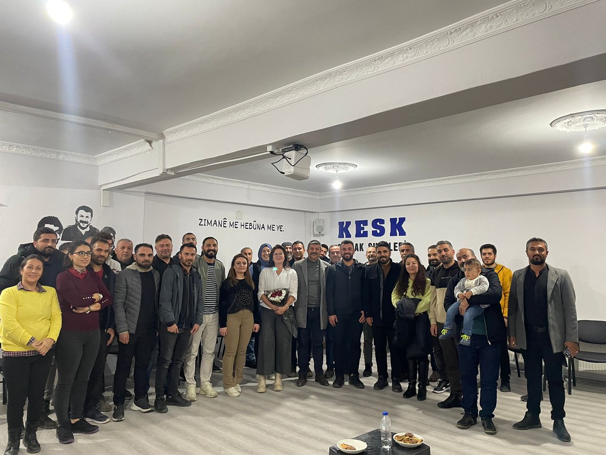 Şırnak KESK Şubeler Platformu bütünselliğinde KESK'e bağlı iş kollarının MYK üyelerinin katılımıyla üye toplantısı yapıldı. 
Toplantıya katılan tüm üyelerimize teşekkür ediyoruz.
 <a href="/BES_Gnl_Mrk/">BES Genel Merkezi</a> <a href="/ESM_GM/">ESM GENEL MERKEZİ</a> <a href="/egitimsen/">Eğitim Sen</a> <a href="/KESK1995/">KESK</a> <a href="/KESK_73/">Şırnak KESK</a> @CizreEgitimsen <a href="/egitim_idil/">İDİL EĞİTİM SEN</a> <a href="/Silopiegitimsen/">Eğitim Sen Silopi Temsilciliği</a>