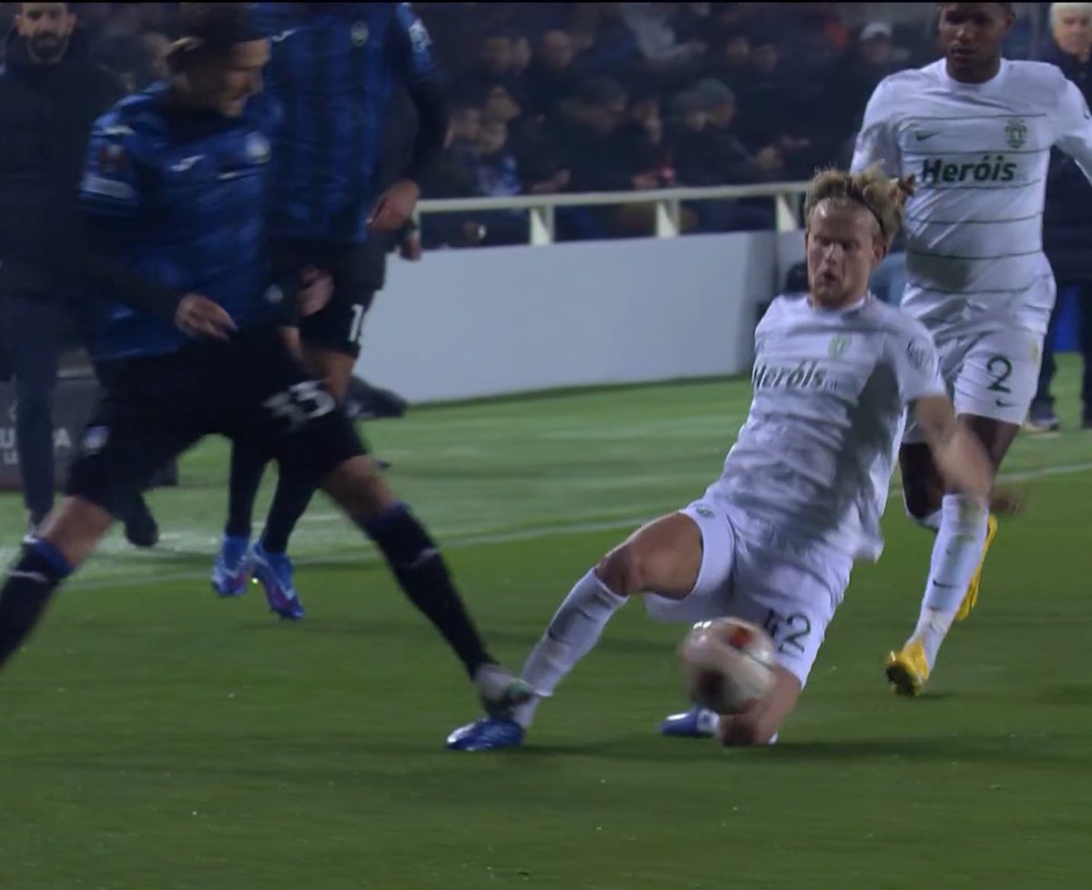 Antes havia falta sobre Hjulmand e inclusive cartão amarelo para o jogador da Atalanta.

No seguimento Inácio faz falta e leva amarelo.

Já começa…