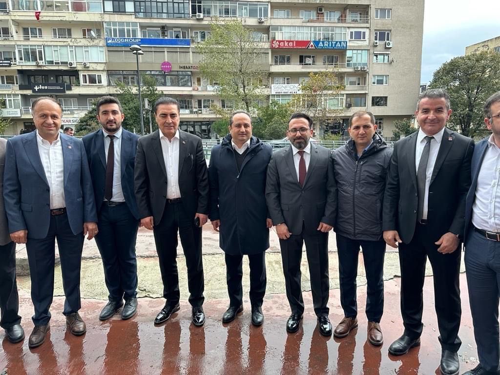 yenipartipendik's tweet photo. İlçe Başkanımız Niyazi Güneri, Sivkon Genel Merkezi’nde Sivkon Sivas Konfederasyonu Genel Başkanı Metin Yarım, Sivkon Yönetim Kurulu Üyeleri, Sivkon Üye Federasyon Başkanları ve Sivkon Bileşenleri ile birlikte bugün bir araya geldi.
#Sivkon
#MetinYar��m
#ChpPendik
#NiyaziGüneri https://t.co/s2NspXYWqz
