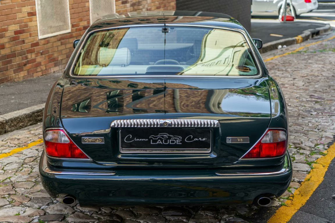 SentiMETAL_ZA's tweet photo. STOCK SPOTLIGHT! ๐ฌ๐ง
------------------------------------------
FOR SALE: 1998 Daimler Super V8 LWB
> 140 534 km
> 4.0L V8
> Classic British Luxury
PRICE: R249 000
=============================
MORE INFO > https://t.co/9YycFbbTQd
#classiccars #sentimetal https://t.co/sqHQKWRS5T