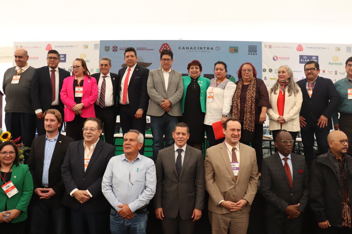 CdeAbastoCDMX's tweet photo. #FIA2 | En la 𝗜𝗻𝗮𝘂𝗴𝘂𝗿𝗮𝗰𝗶ó𝗻 𝗱𝗲𝗹 𝗦𝗲𝗴𝘂𝗻𝗱𝗼 𝗙𝗼𝗿𝗼 𝗜𝗻𝘁𝗲𝗿𝗻𝗮𝗰𝗶𝗼𝗻𝗮𝗹 𝗔𝗴𝗿𝗼𝗶𝗻𝗱𝘂𝘀𝘁𝗿𝗶𝗮𝗹 𝟮𝟬𝟮𝟯, la Dra. Marcela Villegas Silva, Coordinadora General de la Central de Abasto, la Prof. @ESPEAZAR, Presidenta Nacional de la...(1/3) https://t.co/NwLwlVRFx9