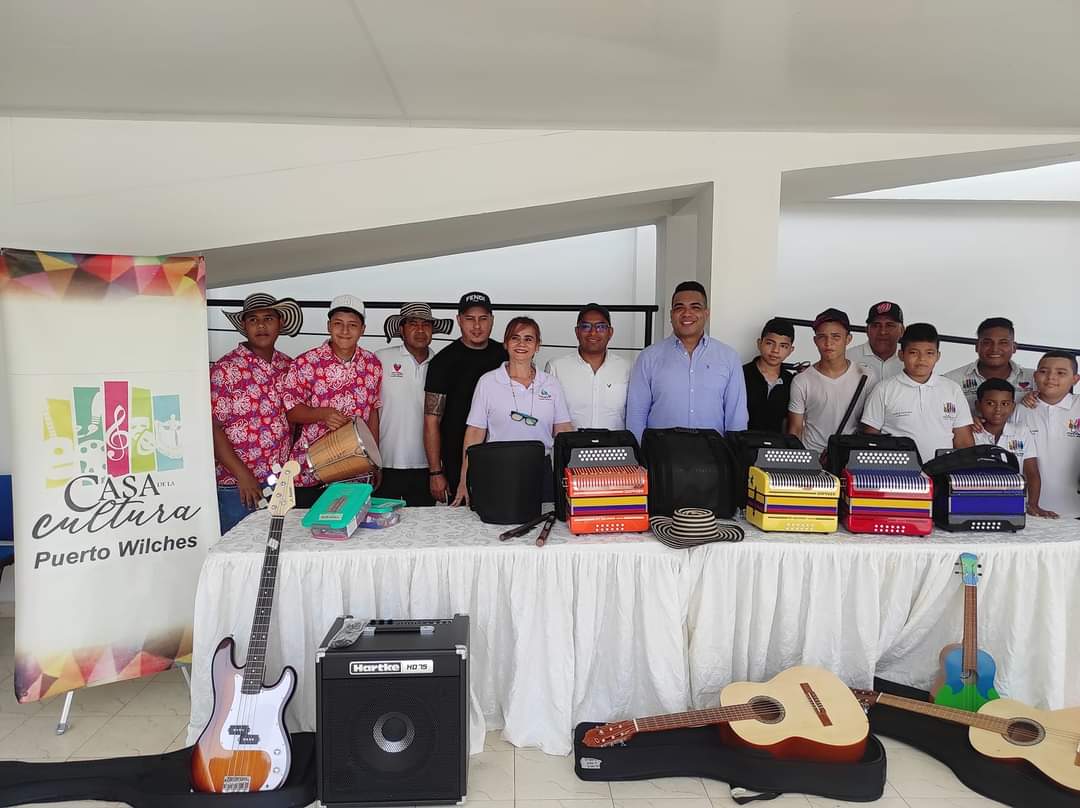 JairoToquica's tweet photo. Nos sentimos muy felices,🎉 por la entrega d dotación d instrumentos musicales a las escuelas de arte y cultura municipal, extendemos inmensamente nuestro agradecimiento a @mincultura 🎷🎼🥁🎹🪗 @AlcaPtoWilches

Puerto Wilches en expresiones Cultura es #GrandePorSiempre https://t.co/hYaym6SnaV