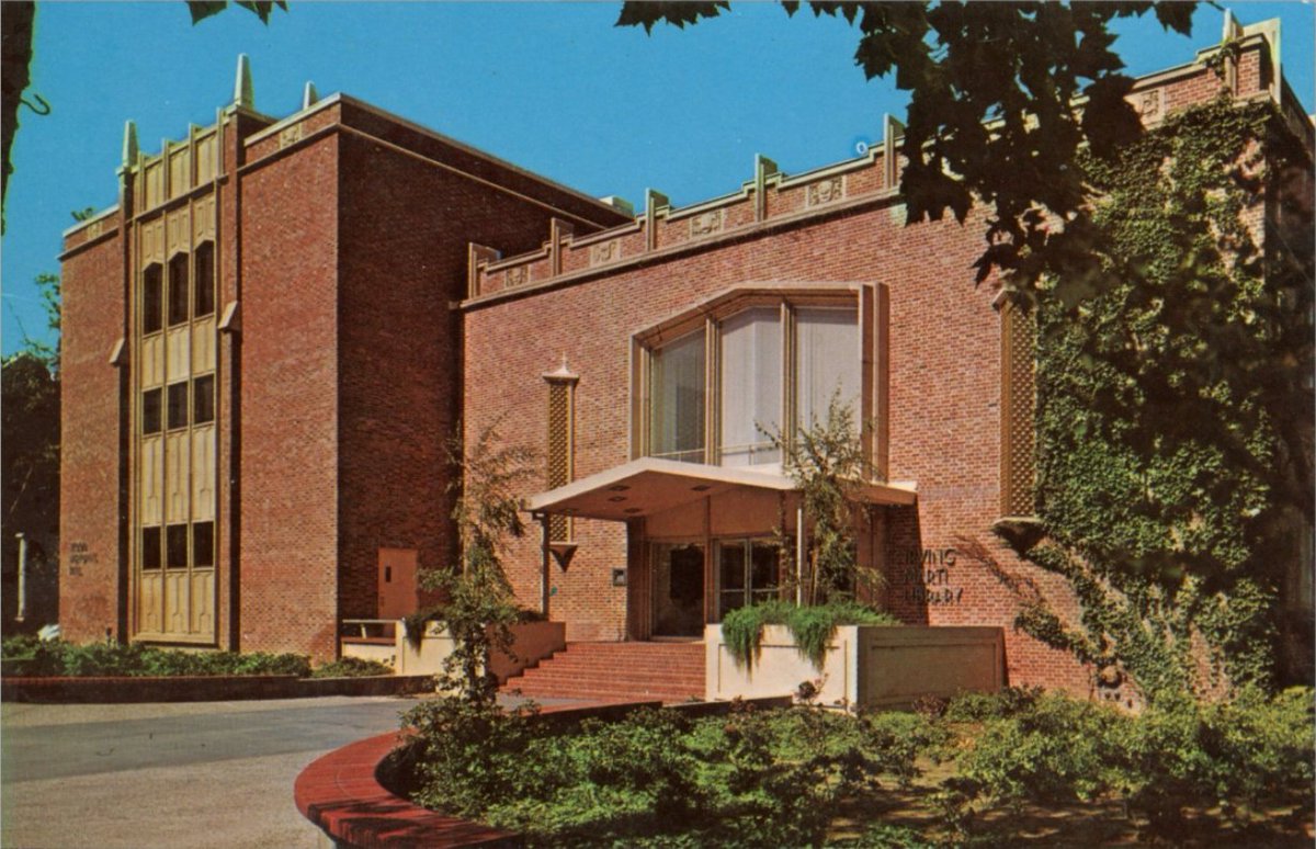 PacificLibrary's tweet photo. Keep the library in mind next week as we start our 24/5 schedule for Finals.
Library circa 1970. #tbt #throwbackthursday #UOPacific #pacificlibraries #archives https://t.co/JSItGvcxCm