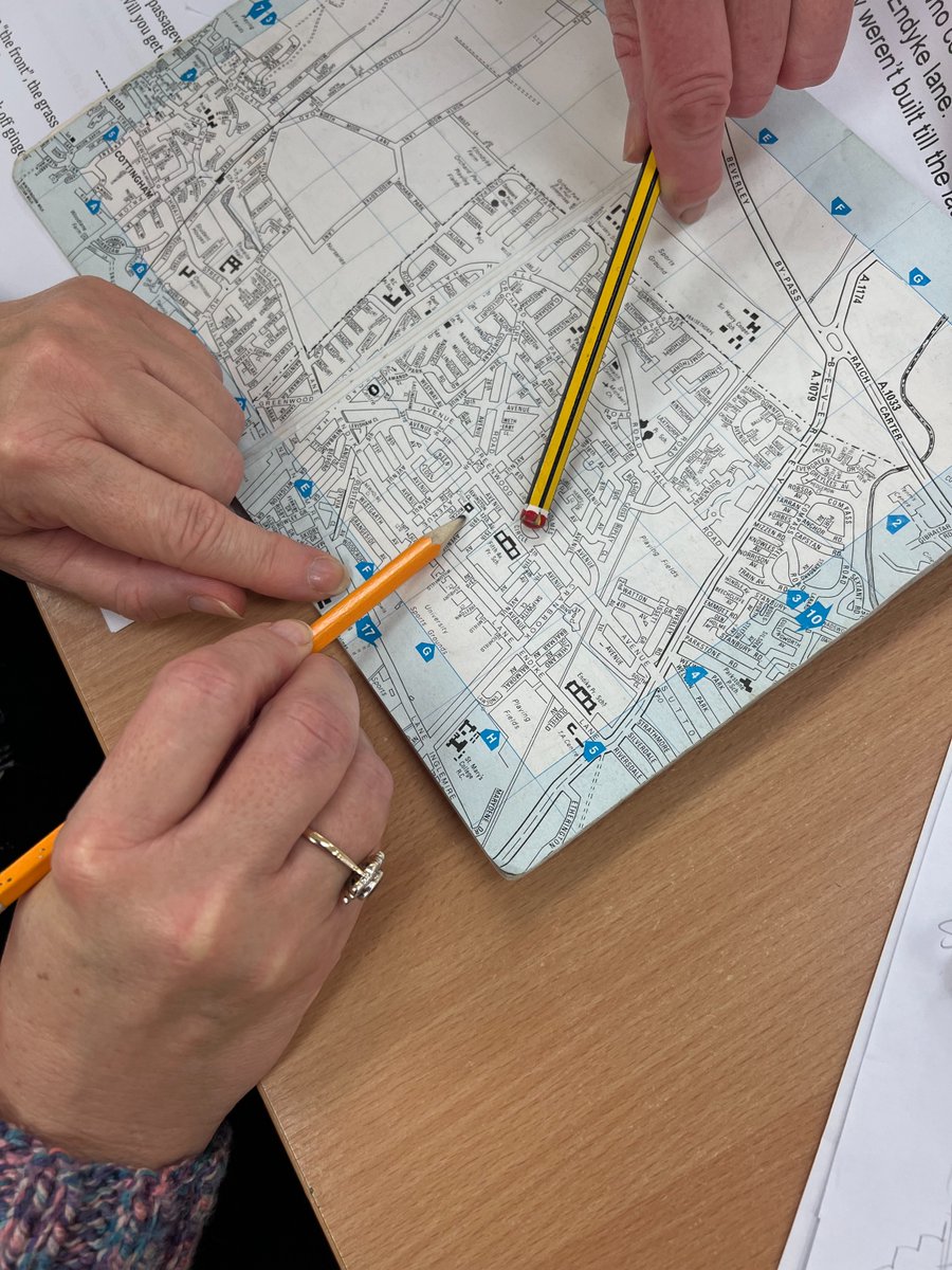 unity501's tweet image. This week at Voices on the Estate, we looked at what has changed in #HU6 since the 50s.
🕰️ 5th Ave School (shown on map) has been replaced
🕰️ Milk used to be delivered by horse and cart
🕰️ Locals stood at their front gate waiting for anyone to walk by and have a chat
#TBT