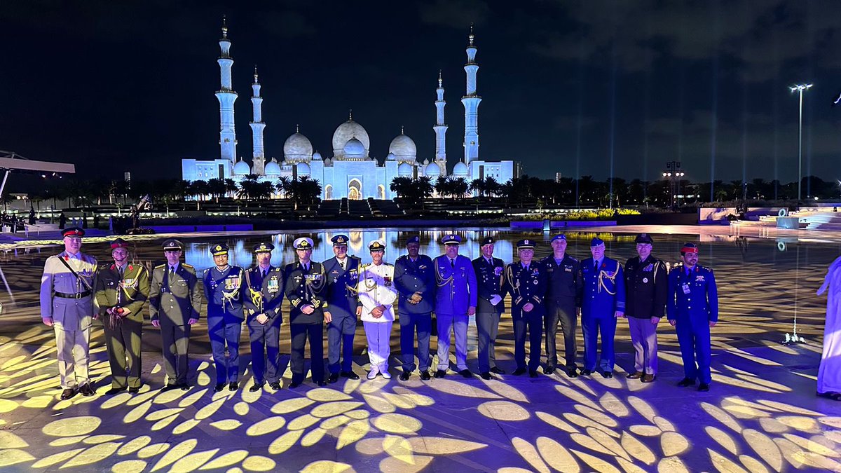 petermarcel15's tweet photo. This evening, together with colleague Defence Attaches, I attended the UAE Martyrs Commemoration Ceremony, at Wahat al Karama, overlooking Sheikh Zayed Mosque.
Respect and salute to the martyrs of our host nation. May they be granted eternal rest. @modgovae https://t.co/Ilh1iqYCXu