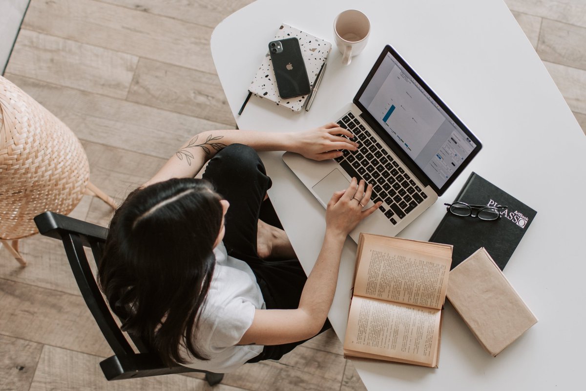 IAViajero's tweet photo. Trabajar desde casa ya es posible.

Ya ni siquiera necesitas LinkedIn.

Aquí tienes 7 sitios web para trabajar desde casa: https://t.co/eJFe00C3FQ