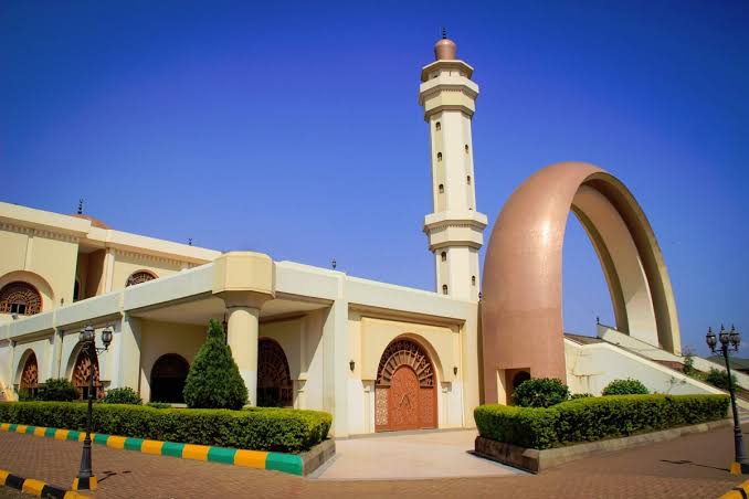 EsqAkim's tweet photo. Regarding the ongoing scandal involving an anticipated auction of @UMSC properties and the impunitive reluctance of the responsible authorities in saving the situation, should concerned Muslims institute private Prosecutions against the @Mufti and his clique? https://t.co/lp6AiM9WmA