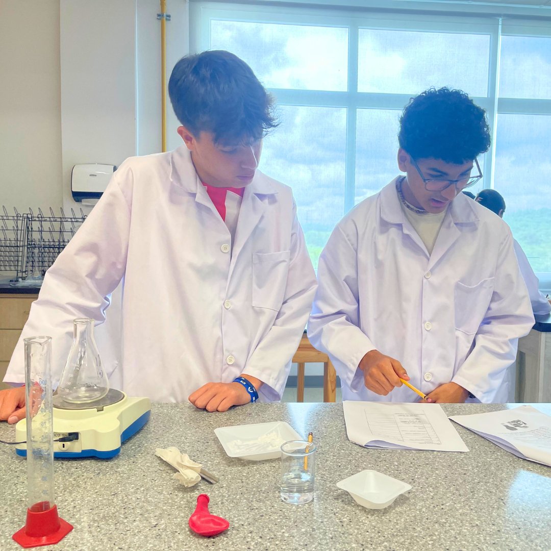 METSchoolPanama's tweet image. Grade 10 students explored the Law of Mass Conservation as part of their scientific experiments, investigating mass changes in both open & closed systems.
Through these hands-on experiments, they measured mass variations under different conditions.
#METSchoolPanama
