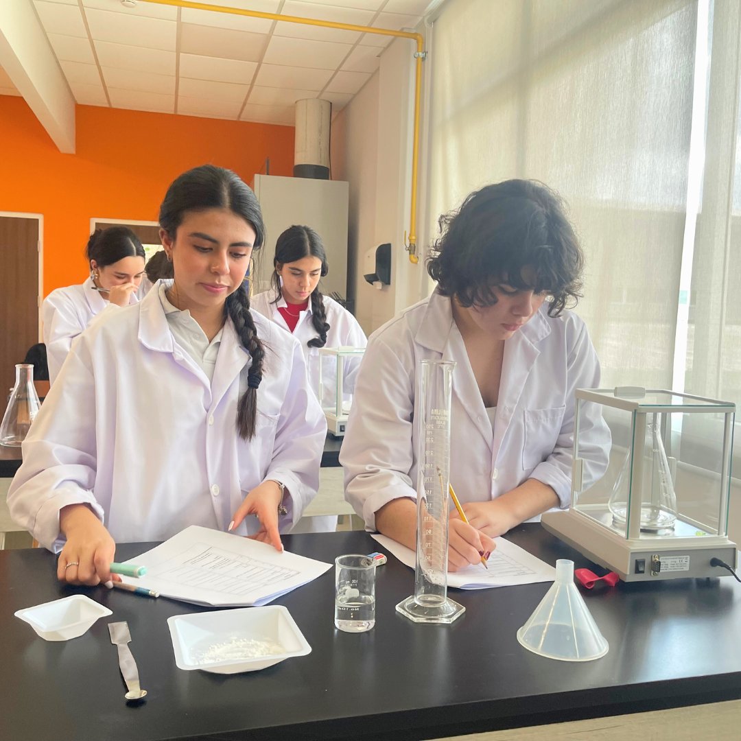 METSchoolPanama's tweet image. Grade 10 students explored the Law of Mass Conservation as part of their scientific experiments, investigating mass changes in both open & closed systems.
Through these hands-on experiments, they measured mass variations under different conditions.
#METSchoolPanama
