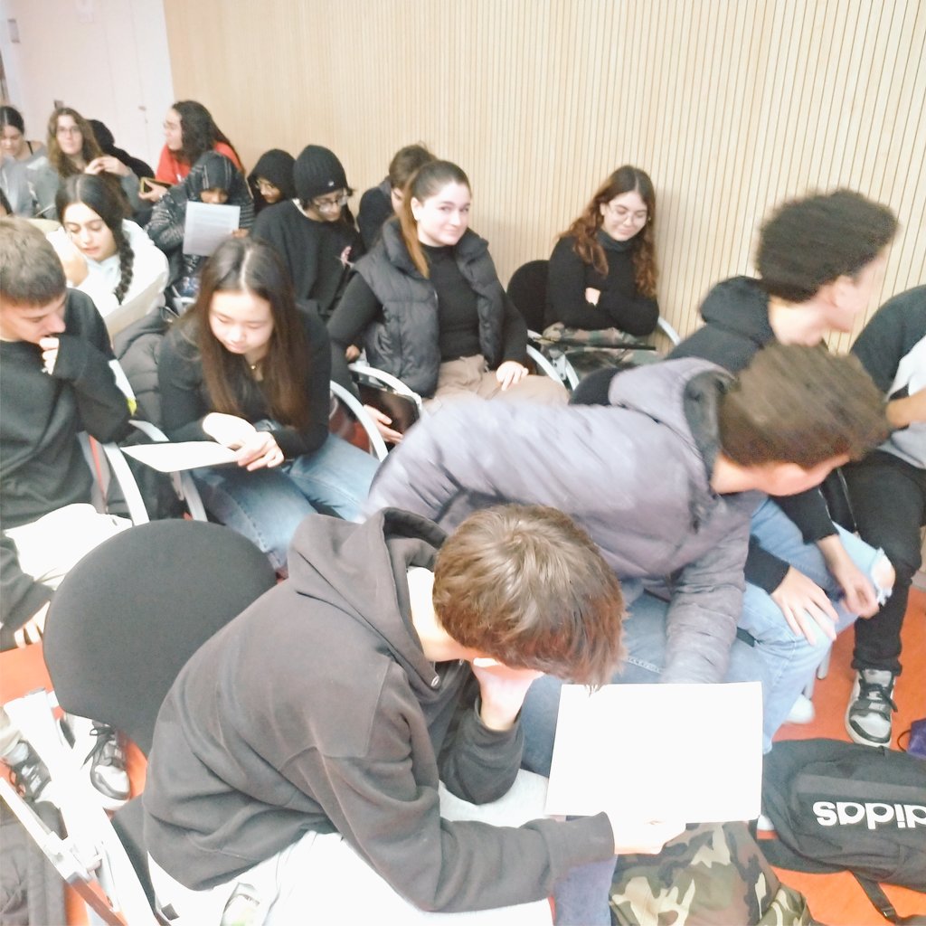mmart746's tweet photo. Avui un tastet de #desinformació i #fakenews al @ISGLOBALorg @the_prbb @raultoran ens dóna algunes claus i feina per començar a treballar amb #BioBAT i #ReptesBiG #COPEM2324 #pasturant #BATXCOPEM #ISE2324 https://t.co/I15VDka9Mw