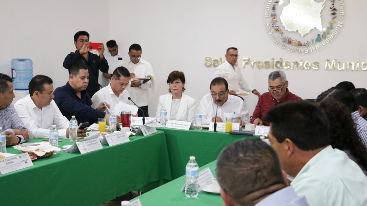 impepac's tweet photo. ℹ️ Ante alcaldes y representantes de éstos, la consejera electoral @ElizamarGuti habló sobre la importancia de hacer respetar las áreas blancas para evitar colocar propaganda electoral y coadyuven con el #Impepac para el retiro de la misma, en caso de existir medidas cautelares. https://t.co/my8XROj5mQ