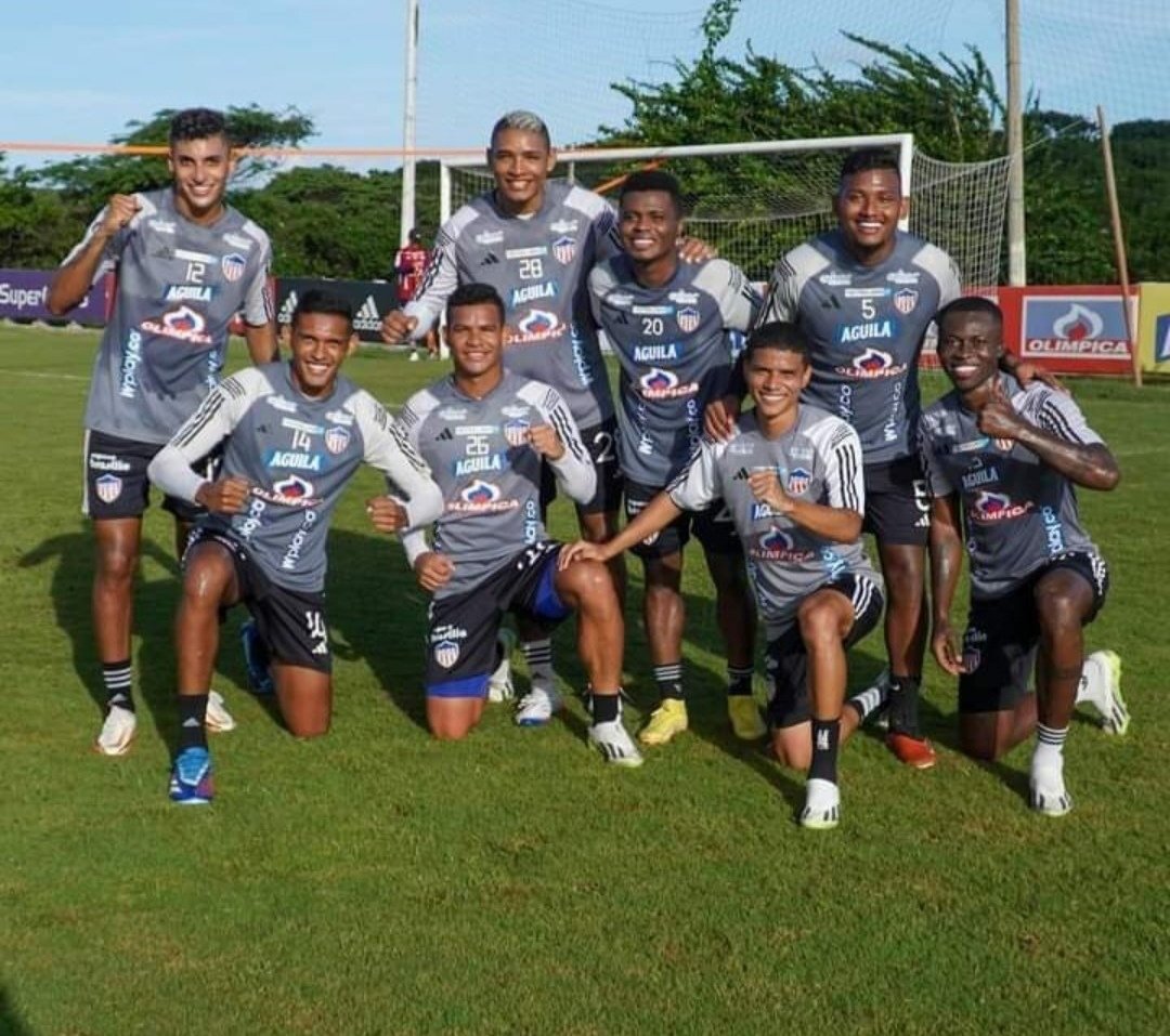 PTiburona's tweet photo. #PTDATA
Posibilidades Junior.
➡️Deberá de ganar los 2 partidos que le faltan.
➡️De empatar, si Tolima llega a 13 puntos, Junior ganando sus 2 partidos lograría empatar en puntos y el pase a la final se definiría por diferencia de gol. Junior debería marcar como mínimo 7 goles para superar a Tolima.
➡️Si Tolima pierde los 2 partidos que le faltan, y Junior gana sus 2 partidos pasaria automáticamente a la final ya que haría 13 puntos y Tolima quedaría con 12.
📌Junior cerrará el cuadrangular vs Tolima en casa.