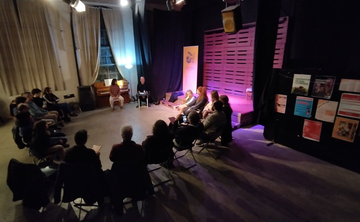 jordibenavente's tweet photo. Som a la @Synusia_, on Bach en persona i el propi Josep Lluís Badal presenten #Bergold (@AnimallibresEd). Laia Badal, al piano, i el públic, embadalit, esclar 🎹📚💥❤️ https://t.co/uZpeUbcx0V