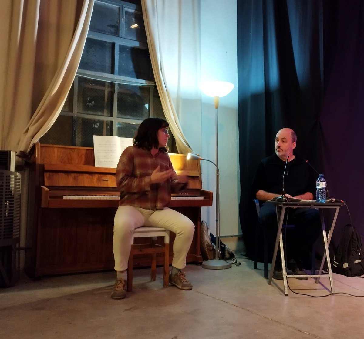 jordibenavente's tweet photo. Som a la @Synusia_, on Bach en persona i el propi Josep Lluís Badal presenten #Bergold (@AnimallibresEd). Laia Badal, al piano, i el públic, embadalit, esclar 🎹📚💥❤️ https://t.co/uZpeUbcx0V