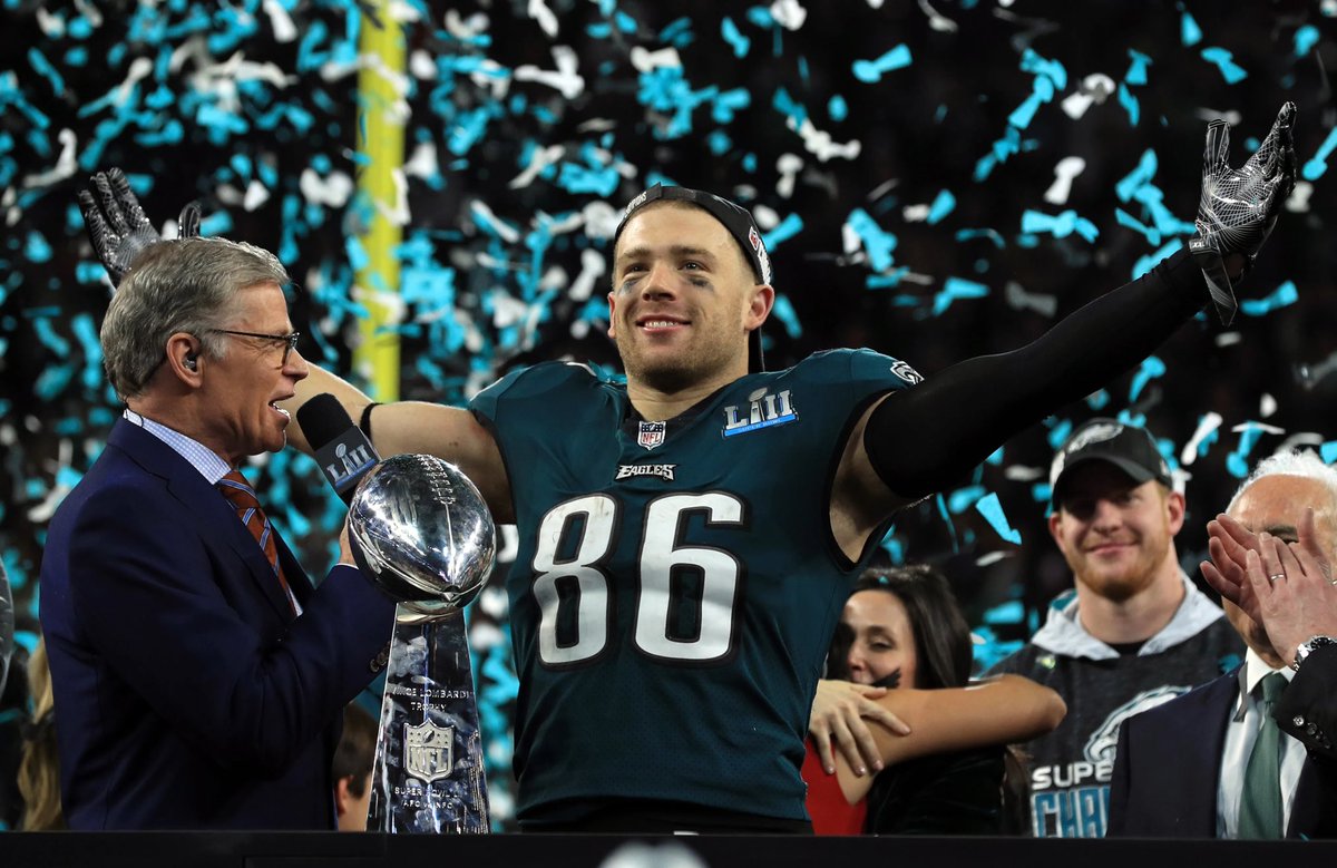 EmmanuelAcho's tweet photo. Hey @Eagles fans, you ready? 

Come back home @ZERTZ_86 https://t.co/E2gfVSrhgZ