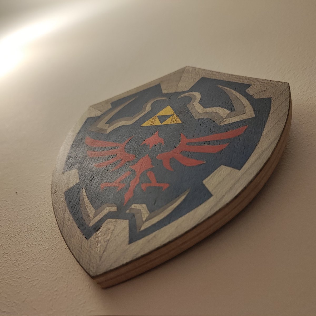 Rogueldr44's tweet image. 🪵GIVEAWAY🪵

Avec l'arrivée de Noël je vous fais gagner une petite marqueterie du bouclier Hylien de Legend of Zelda !

Pour participer :
- Follow mon compte
- Liker ce post et commenter votre jeu Zelda préféré
- RT ce post

Tirage le 7/12 à 18h !