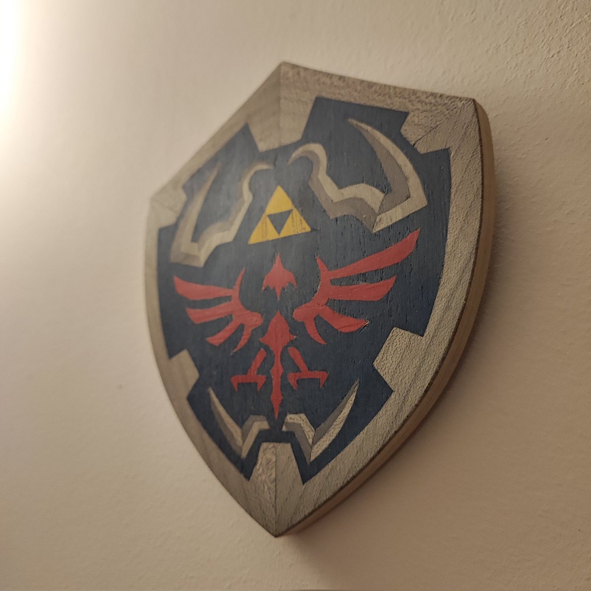 Rogueldr44's tweet image. 🪵GIVEAWAY🪵

Avec l'arrivée de Noël je vous fais gagner une petite marqueterie du bouclier Hylien de Legend of Zelda !

Pour participer :
- Follow mon compte
- Liker ce post et commenter votre jeu Zelda préféré
- RT ce post

Tirage le 7/12 à 18h !