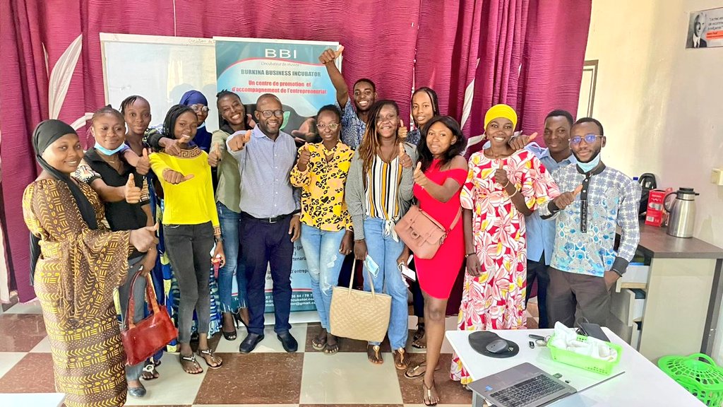 MrodBf's tweet photo. Académie des jeunes citoyens bâtisseurs (AJCB), dans les locaux de @BurkinaBusiness sur la formation la conception de projets d'entreprise et les opportunités de financement Avec 𝗠. 𝗦𝗼𝘂𝗹𝗮𝗺𝗮𝗻𝗲 𝗞𝗢𝗡𝗞𝗢𝗕𝗢, CEO and Founder de BBI
#Entrepreneuriat
#AJCB2023
#MrodBf https://t.co/ZQucwXn5aT