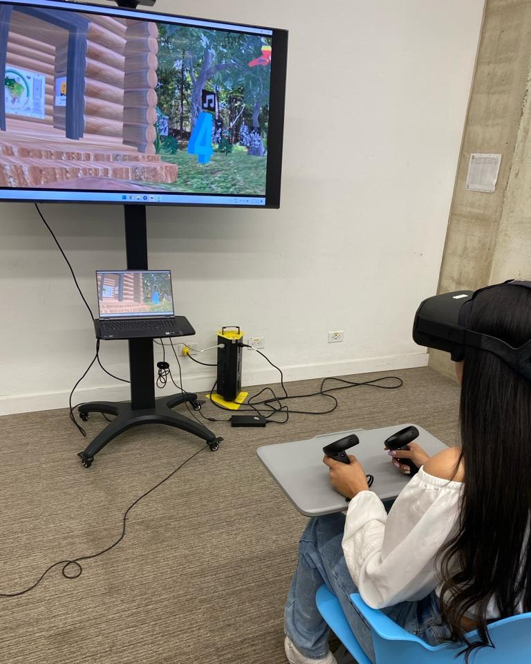 GrupoGalash's tweet photo. A esta hora se realiza la práctica en escenario inmersivos de ConectaTE en el Vivero Virtual Uniandes!📷📷
#AprendizajeXR #InnovaciónEducativa #UniandesVR #UPTC #UPTCSomosTodos #uptcsogamoso #UNIANDES #investigación https://t.co/Z2JkClc0oD