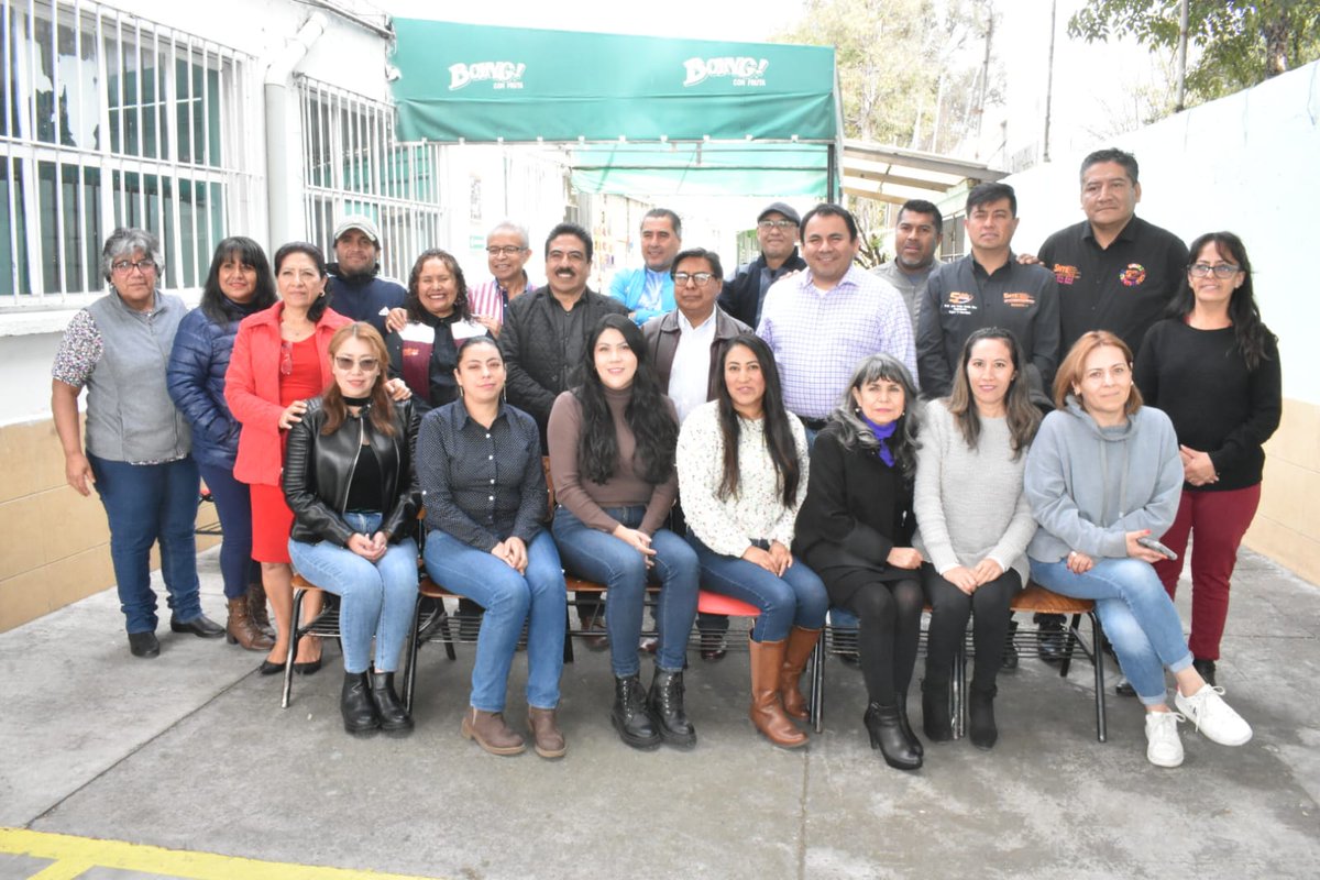 Seccion36Ofic's tweet photo. 👉 El día de hoy, nuestro 🙋🏻‍♂️ Secretario General, Mtro. Rigoberto Vargas Cervantes visitó la 🏫 Escuela Telesecundaria "Lic. Benito Juárez García" en compañía del Mtro. Magdaleno Reyes Ángeles, Director General de los SEIEM, reafirmando el compromiso continuo de la Sección 36. https://t.co/gerMBA7lzD