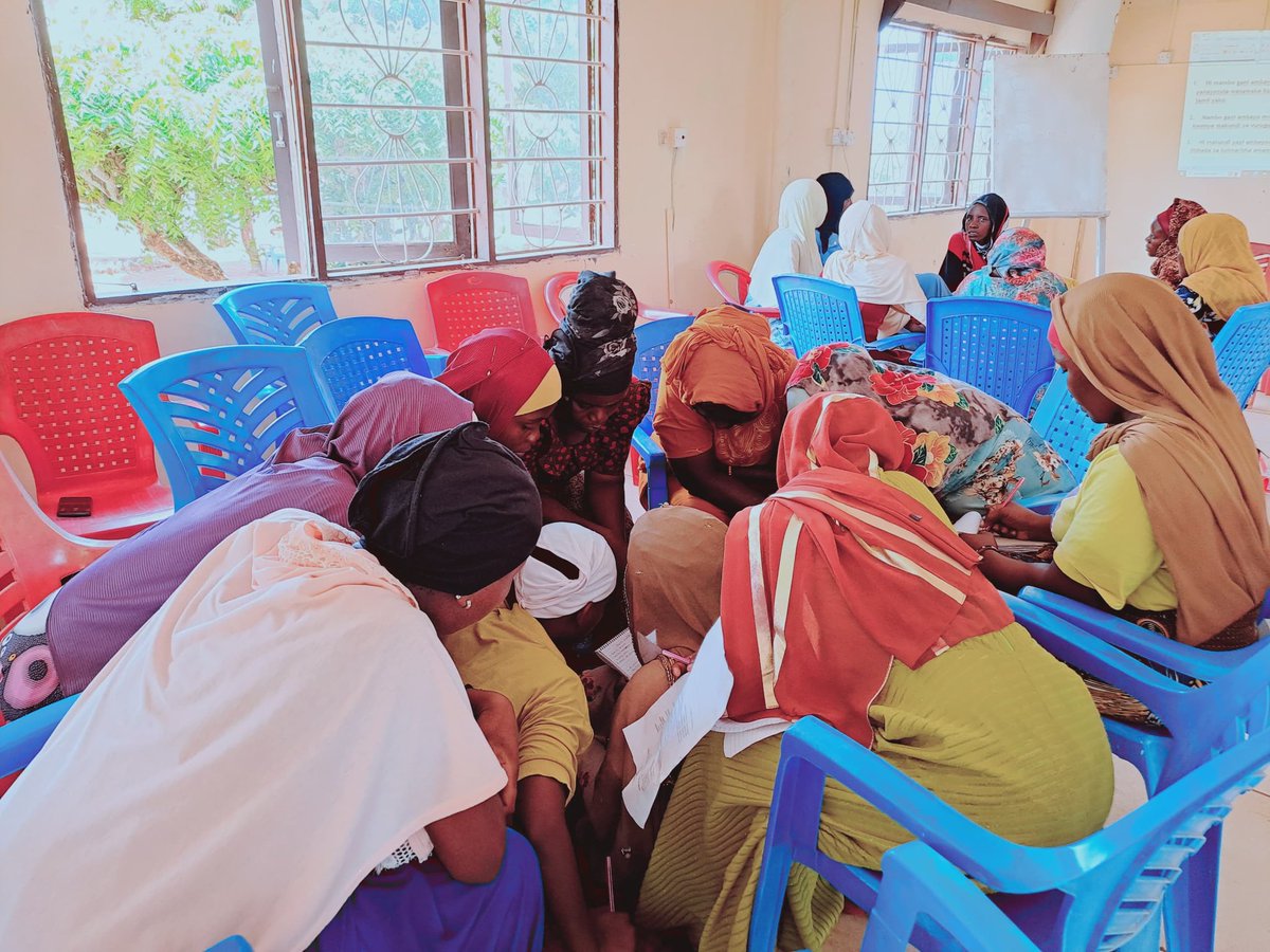 TABUFO2's tweet photo. Mutual discussion brings up mutual understanding, Women Champions during the dialogue had a chance to discuss various issues in groups.
#SFCG
#peacebuilding
#SearchForCommonGround
#kwapamojatudumisheamaniproject https://t.co/kCvrkNLtJC