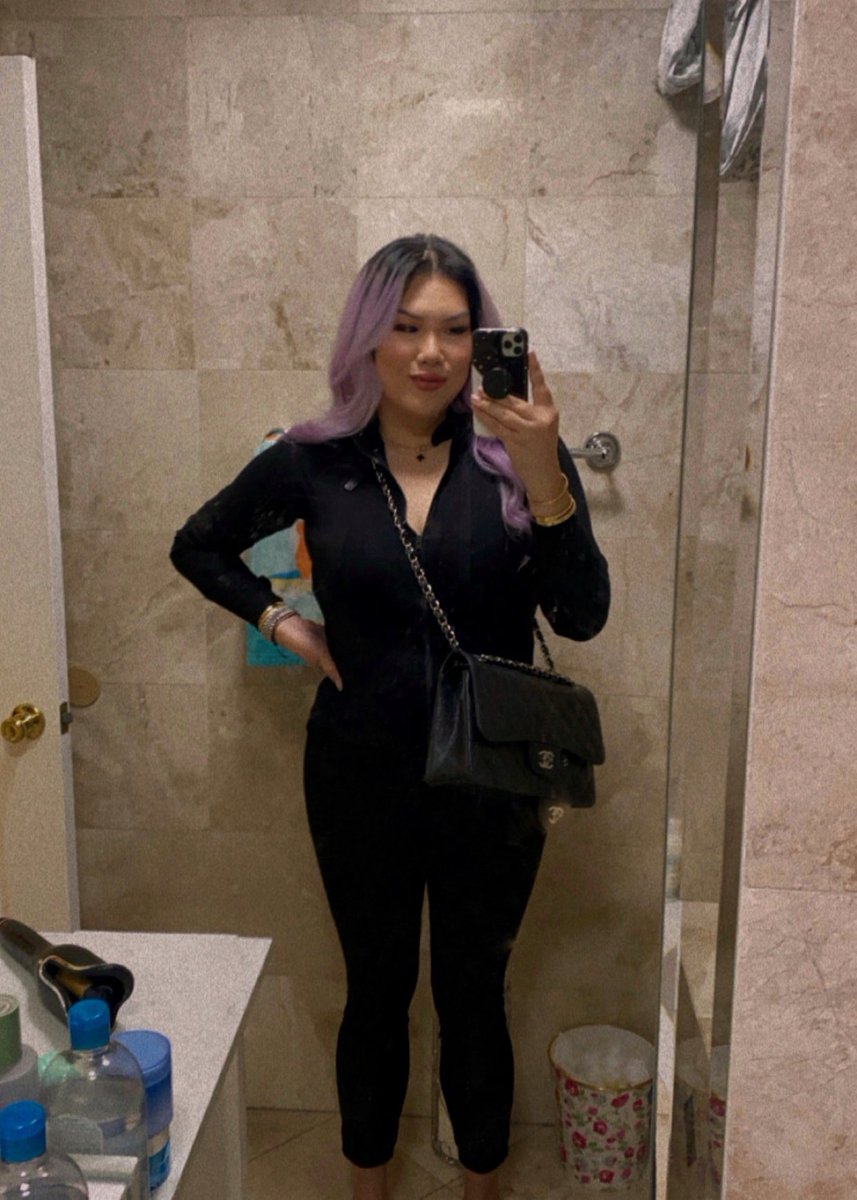 Mvryng's tweet photo. Patiently waiting for the housing market to crash so I can buy a 5 bedroom house for $3.50. https://t.co/JW15IHelzd