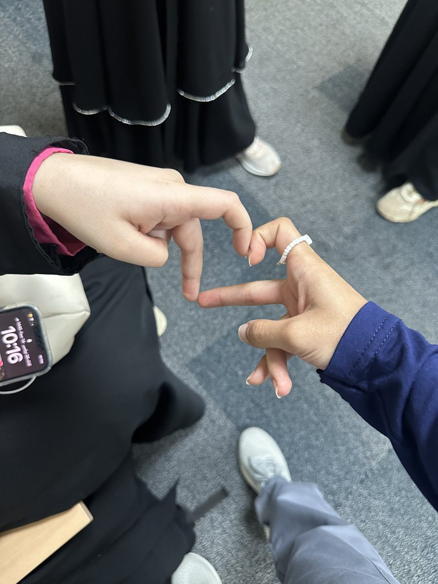 iiiiun_'s tweet photo. عشوائيات Y2.S2.W1 اخيرا✨
ترم بدأ بكرف على طول وهذه تسخين للجاي🔥،أسبوع جميل رغم التعب، انا وروان نوثق اول يوم وحنين جنبنابس موبشعبتنا😢،شفت صحباتي واخيرًا اسعد اوقاتي والله،حضرت دورة بتقدم أ.أمجد واجتماع القادة والاعضاء بالنادي يوم جميل كان❤️🔥،يس من قلب لاب الرعاية مع أفضل دكتوره https://t.co/HG7Rc1briq