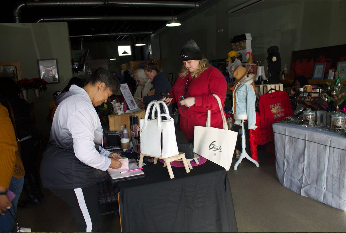 Let's take a sec to talk about the absolute importance of supporting small businesses in our community. These incredible entrepreneurs pour their hearts &amp; souls into their ventures, &amp; by showing them some love, we can make a huge impact! #shopsmall  
ShopThe Smalls | Detroit Sip