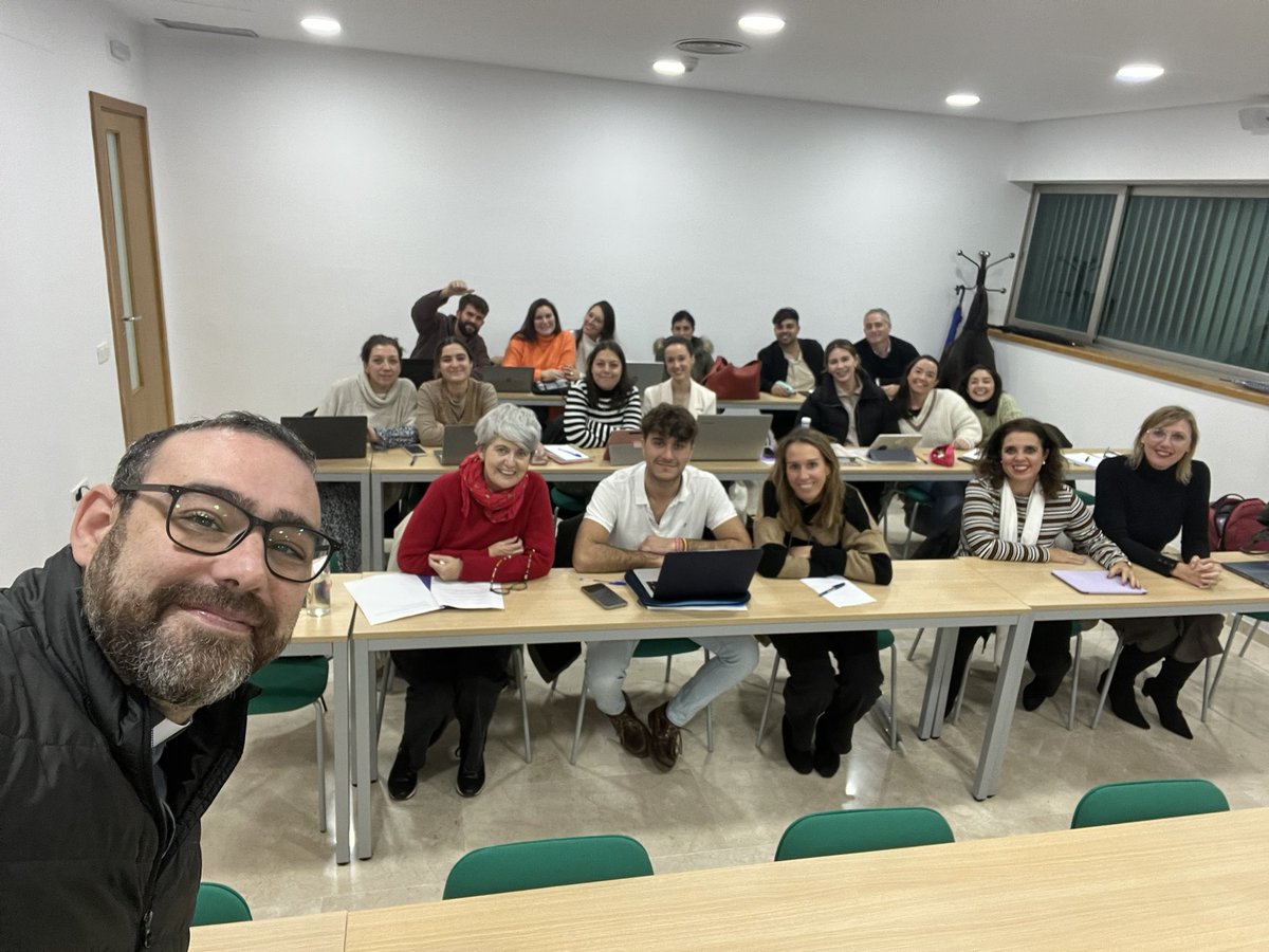 Hablando de Nueva Evangelización en el curso pastoral con el profesorado de los Colegios Diocesanos <a href="/Archisevilla1/">Archidiócesis de Sevilla</a> en la facultad de teología <a href="/sanisidoronet/">Facultad de Teología San Isidoro de Sevilla</a>