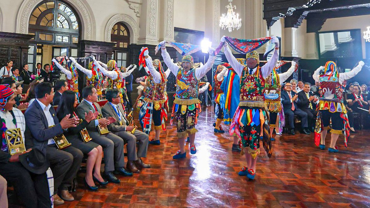 🇵🇪 ¡Con emoción y orgullo por nuestros pueblos y su cultura! ✅ La presidenta Dina Boluarte participó en la ceremonia de reconocimiento de los 'Mejores Pueblos Turísticos del Mundo' otorgado por la Organización Mundial del Turismo, siendo el Perú uno de los países más…