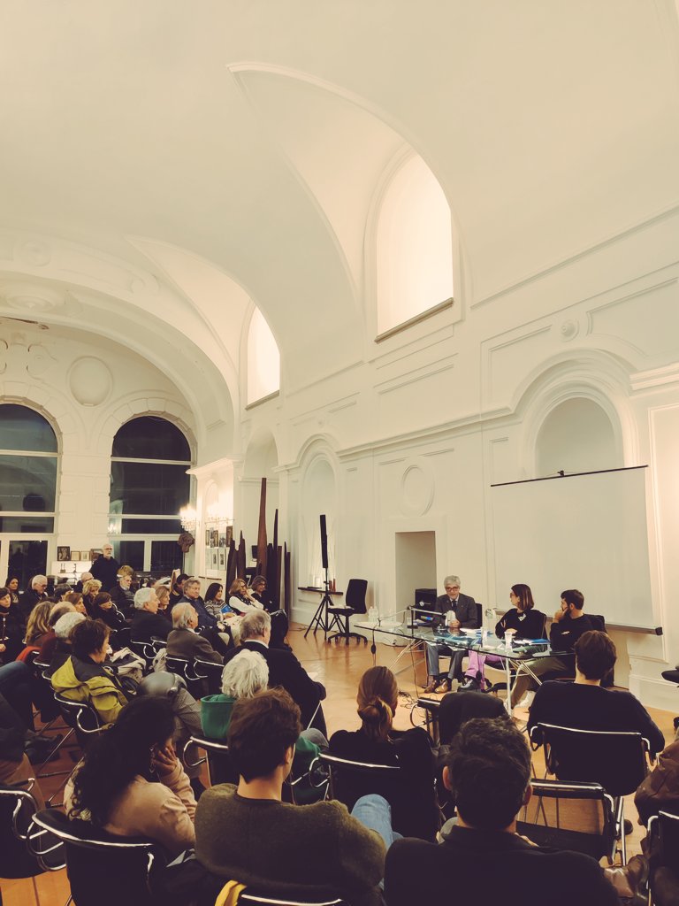 Inizia la presentazione del libro L'ITALIA HA PAURA DEL MARE di <a href="/FrMaselli/">Francesco Maselli</a> a Napoli, nel magnifico spazio della Fondazione De Felice, con Simona Brandolini (<a href="/sbrando72/">Simona Brandolini</a>) e Mario Mattioli (<a href="/Confitarma1/">Confitarma</a>).

👉 linktr.ee/francescomasel…