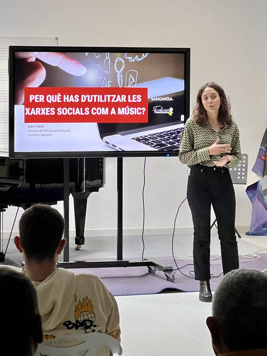 Hoy, en el Conservatorio de Altea, con los beneficios de las redes sociales para los músicos, con Alba Todolí, directora de comunicación de Sanganxa🎶🖥️
